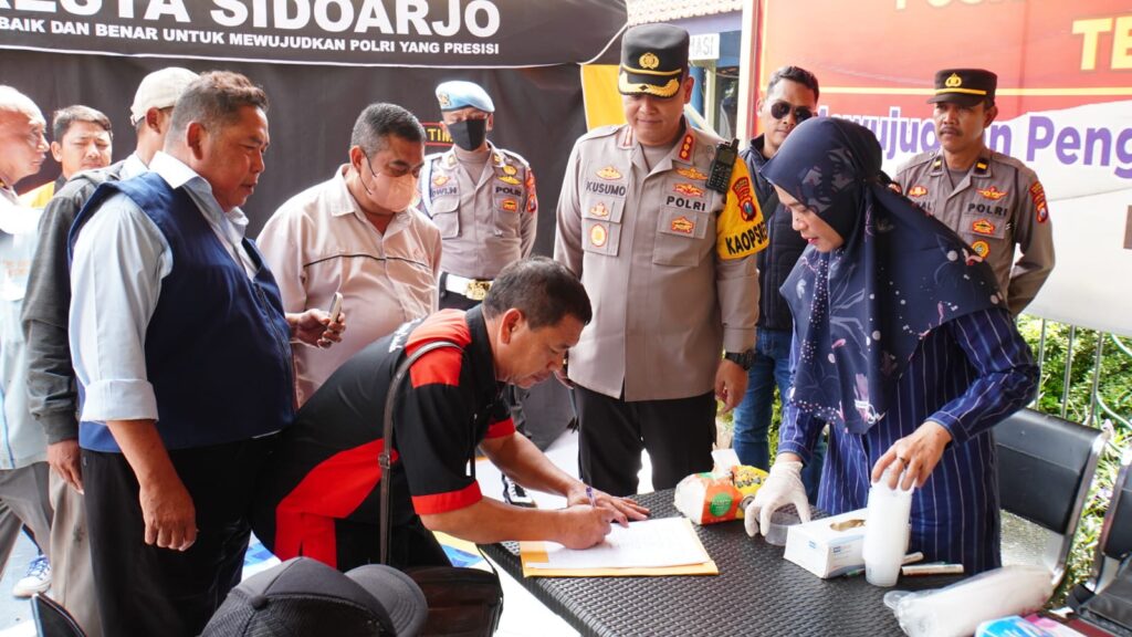 Polresta Sidoarjo Tes Urine Kru Bus, Pastikan Keamanan Mudik Lebaran 2023