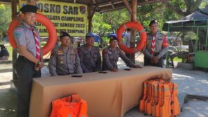 Sejumlah Tempat Wisata Ramai Pengunjung, Sat. Polairud Polres Sampang Siapkan Alat di Pantai Camplong