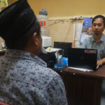 Perekam video hoax laka tunggal yang dikabarkan terjadi setelak aksi tembak-menembak saat diinterogasi Polres Sampang.