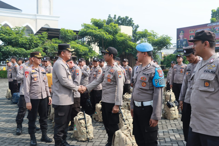 Cek Kesiapan BKO, Kapolresta Sidoarjo Terjunkan 63 Personil Pengamanan Pilkades Bangkalan