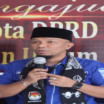 Ketua Plt DPC Demokrat kota Pasuruan Muhammad Saifuddin ketika jumpa pers setelah pengajuan Bacalegnya ke KPU kota Pasuruan.