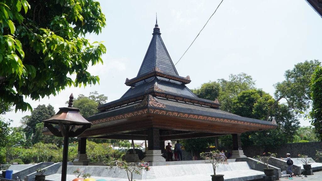 Blitar Terkenal Sebagai Makam Para Raja, Berikut Lokasinya