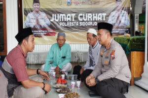 Jum’at Curhat Sarana Komunikasi Polresta Sidoarjo Bersama Warga Kalisampurno