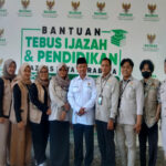 Wakil Ketua IV , Baznas Kota Surabaya, Muhammad Riduwan yang akrab dipanggil Abah Riduwan bersama tim Baznas dalam kegiatan Program Tebus Ijazah dan Pendidikan tahun 2023
