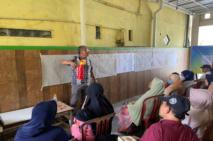 Kiprah DR. Koen Melayani Masyarakat Dalam Program Jambanisasi