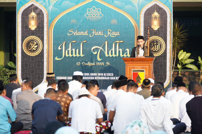 Danrem 084/BJ Sholat Idul Adha dan Serahkan Hewan Qurban 