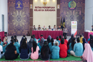 Wujud Kepedulian Sesama, Polwan Polresta Sidoarjo Gelar Bakti Kesehatan