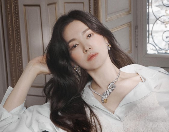 Drama The Glory Sukses Antarkan Song Hye Kyo dan Lim Ji Yeon Bawa Pulang Penghargaan dari Blue Dragon Series Awards