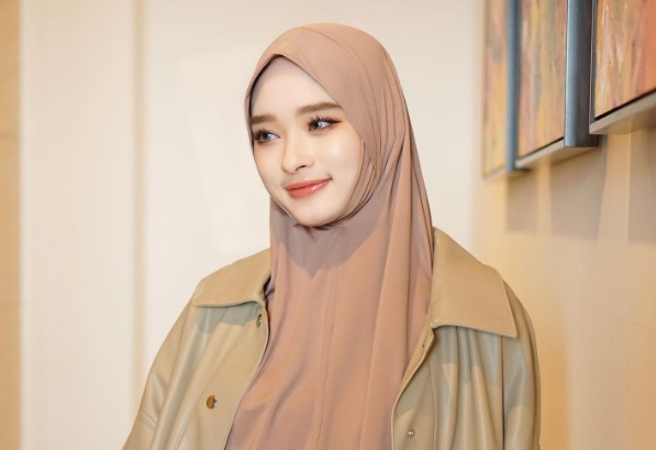 Tenri Anisa alias Tenten laporkan Inara Rusli ke Polda Metro Jaya atas kasus pencemaran nama baik, Kamis 13 Juli 2023.