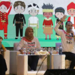 Wali kota Surabaya Eri Cahyadi mengajarkan wawasan kebangsaan pada anak-anak dalam peringatan Hari Anak Nasional (HAN) 2023.
