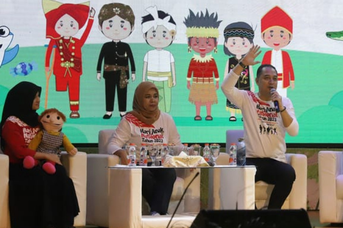 Peringati HAN 2023, Walkot Surabaya Eri Cahyadi Ajarkan Wawasan Kebangsaan Pada Anak-anak