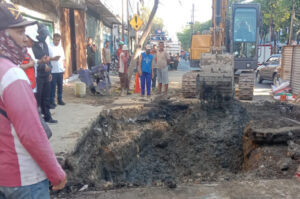 Jalan Pasar Kembang Surabaya Rusak, Kuat Dugaan Akibat Proyek Saluran PDAM
