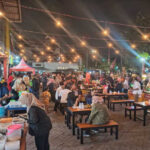 Bazar senja dengan menyediakan bermacam kuliner di kota Surabaya.
