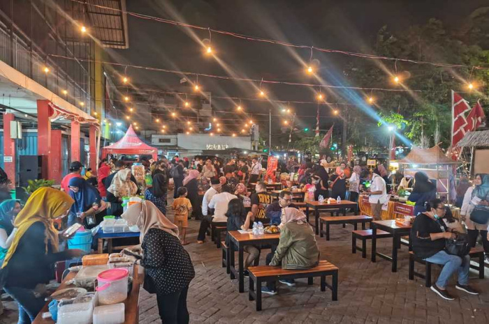 Ingin Nongkrong Sambil Menikmati Kuliner di Kota Surabaya, Yuk Datang Ke Bazar Senja