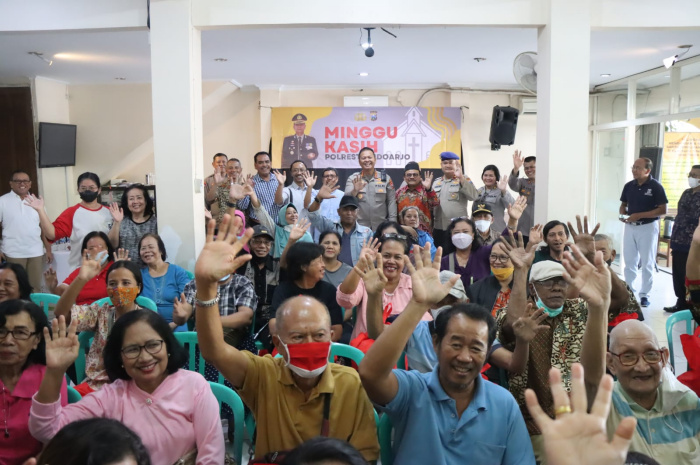 Polresta Sidoarjo Laksanakan Program Minggu Kasih di Gereja Kapel Santo Yohanes