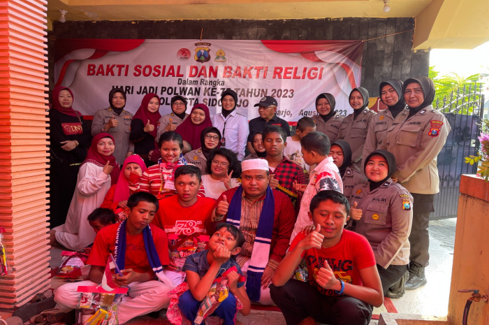 Polwan Polresta Sidoarjo Giat Bakti Sosial dan Bakti Religi