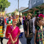 Kepala Desa Jambangan Qoyyimah bersama perangkat desa dalam acara "Jambangan Carnival 2023" Wujud Syukur Kemerdekaan RI