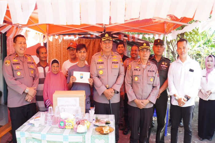 Kapolresta Sidoarjo Kunjungi Vicky Korban Tragedi Kanjuruhan Malang