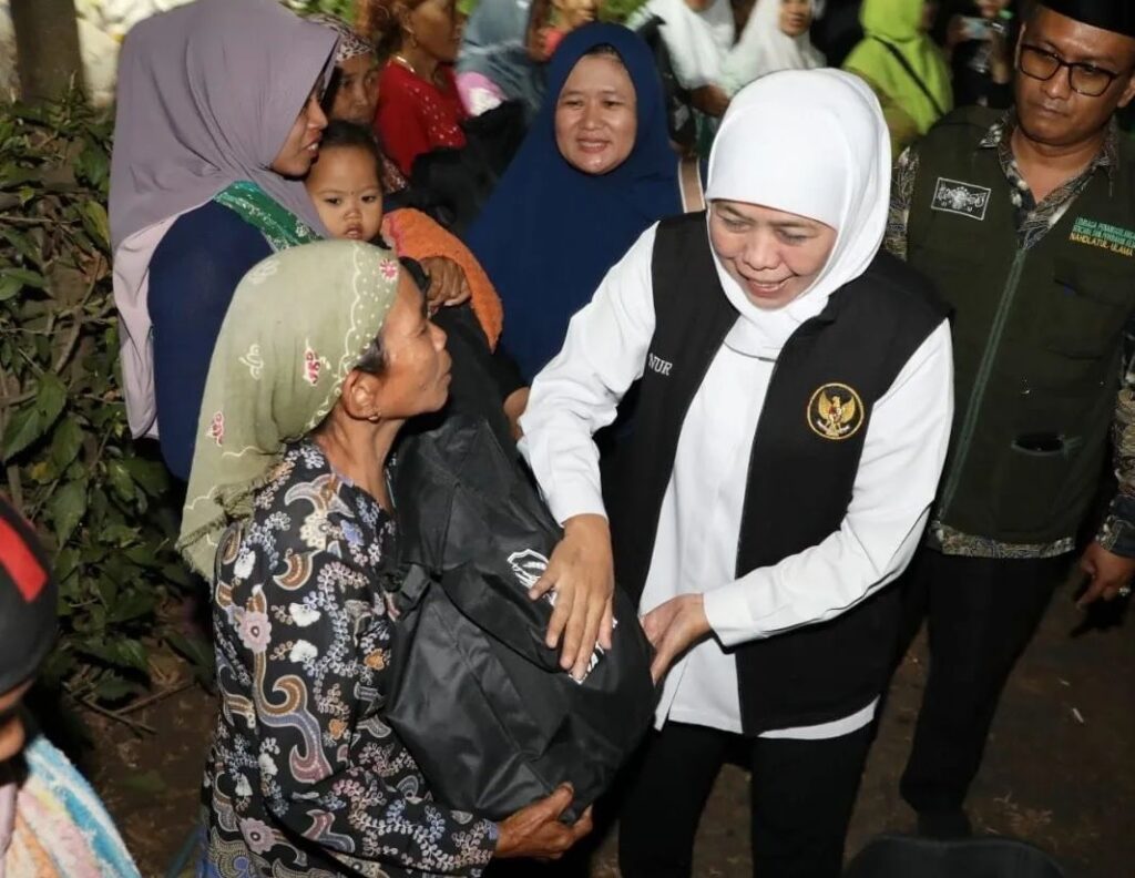 Gubernur Jatim Khofifah Salurkan Bantuan Air Bersih di Pasuruan