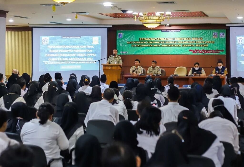 Sebanyak 1.269 Guru PPPK di Jaksel Terima SK dari Wali Kota Munjirin