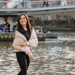 Presenter Melaney Ricardo sebut Luna Maya sahabatnya itu sangat bahagia sekali.