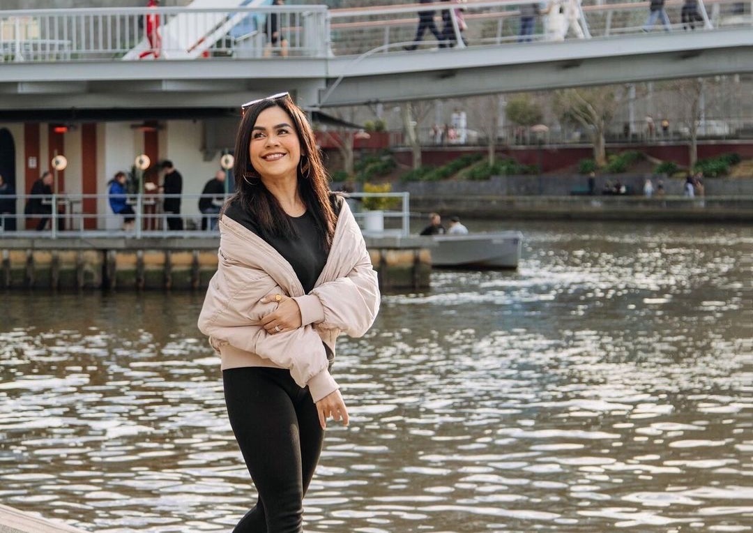 Presenter Melaney Ricardo sebut Luna Maya sahabatnya itu sangat bahagia sekali.