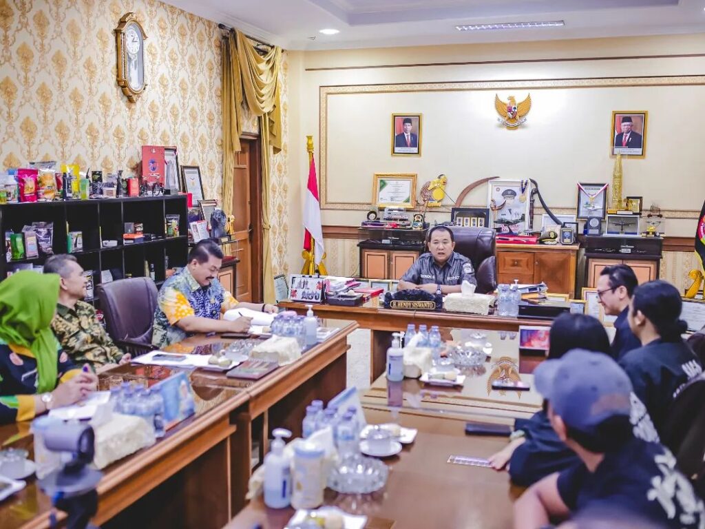Bupati Jember Ajak Masyarakat dan Baladewa Lihat Konser Dewa 19 di Event Pesta Rakyat