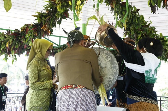 Bupati Blitar Ajak Masyarakat Lestarikan Siraman Gong Kyai Pradah