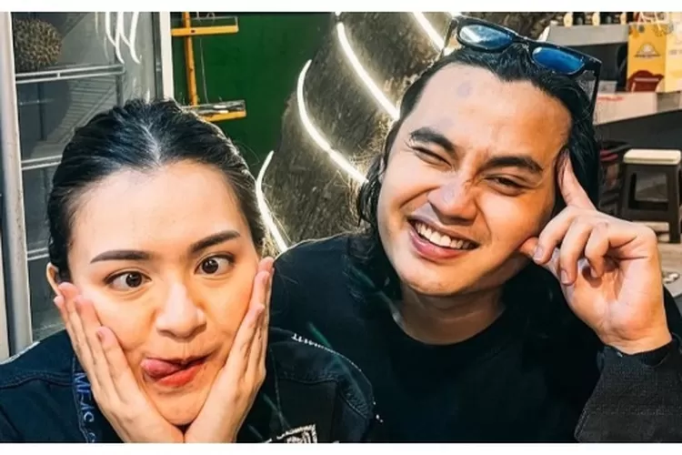 Nathalie Holscher menjalin hubungan dengan seleb TikTok bernama Yogi Ilham.