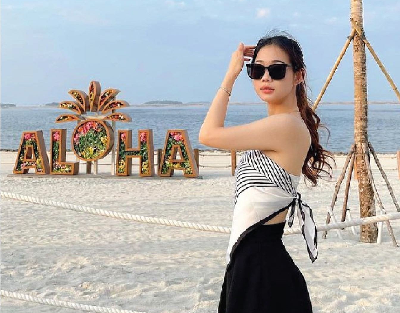 Suasana pemandangan laut lepas semakin Aloha Pik