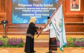 Gubernur Jawa Timur, Khofifah Indar Parawansa melepas kebeangkatan 50 kafilah Jatim.