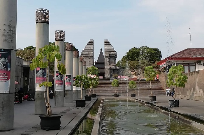Meskipun memiliki runtutan sejarah yang sangat penjang, Blitar juga memiliki destinasi wisata yang bisa dikunjungi.