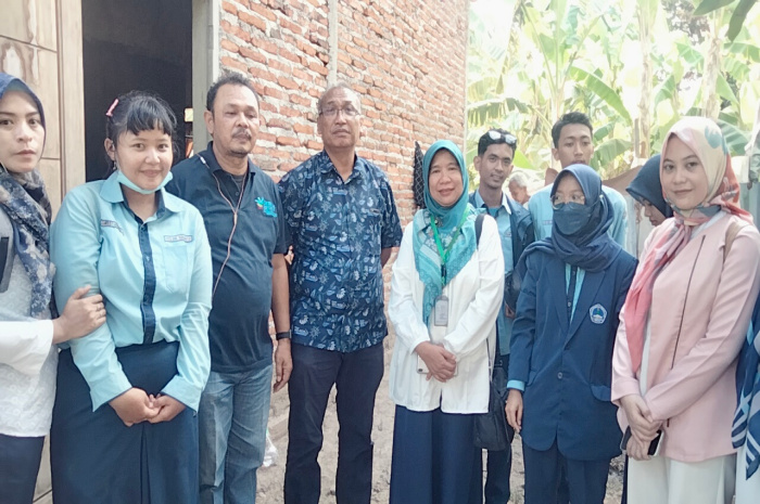DR. Koen Bimbing Mahasiswa Poltekkes Kemenkes Surabaya