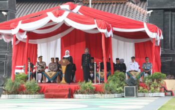 Dalam upacara peringatan Hari Jadi ke 78 Provinsi Jawa Timur, Bupati Blitar Rini Syarifah bertindak sebagai inspektur.