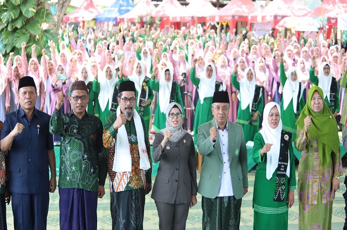 Memasuki musim politik, Bupati Blitar Rini Syarifah ajak Muslimat NU dinginkan suhu politik di Kabupaten Bitar.