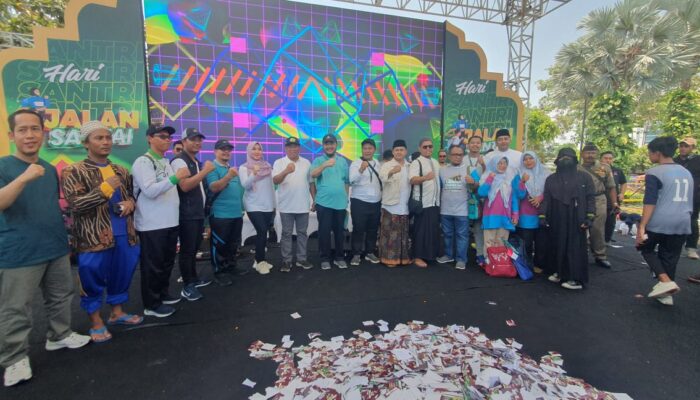 Ning Lia Apresiasi Kontribusi Kemenag Jatim Saat Jalan Santai Hari Santri