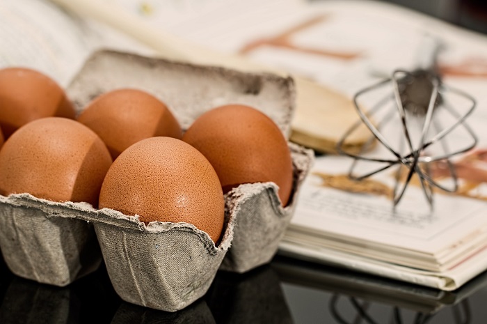 Dari laman tersebut menyebutkan kalau harga telur ayam kampung Rp45.000/kg sedangkan telur ayam ras Rp24.000/kg.
