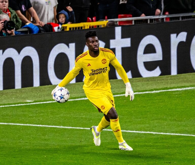 Andre Onana penjaga gawang Manchester United disebut-sebut pemain yang bermain buruk.