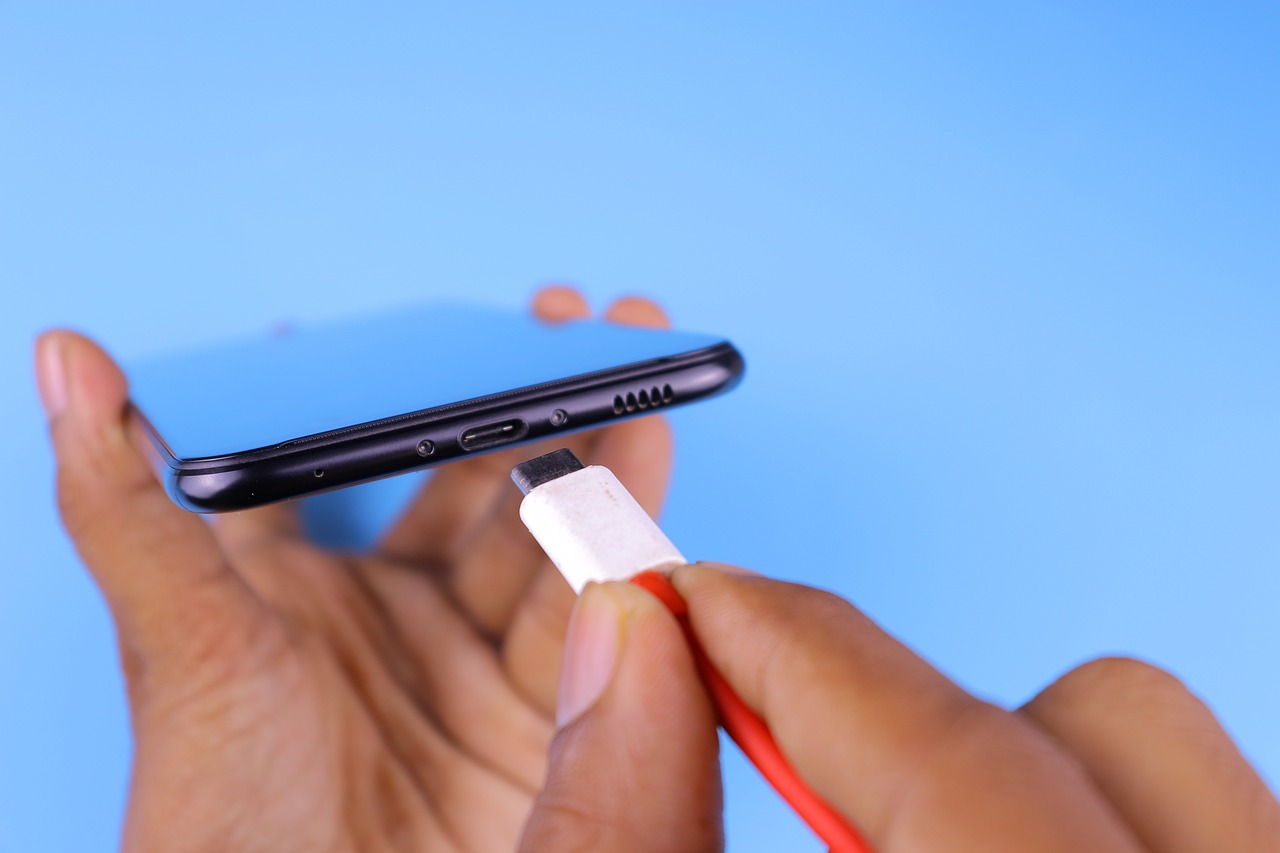 Makna mimpi punyai HP baru memunculkan hati berbahagia, apalagi bila yang didapat adalah HP (smartphone) sasaran