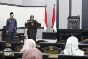 Paripurna DPRD Tentang Propemperda dan Penyampaian Laporan Banggar, Bupati Blitar: Menentukan Arah Jalannya Roda Pemerintahan Paripurna DPRD Tentang Propemperda dan Penyampaian Laporan Banggar, Bupati Blitar: Menentukan Arah Jalannya Roda Pemerintahan