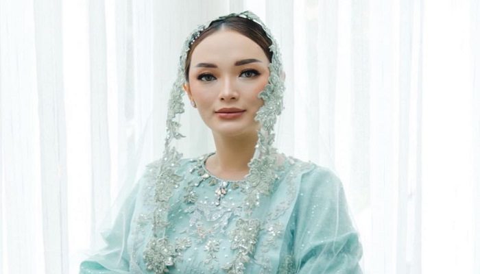 Zaskia Gotik Putuskan Pakai Hijab Gara-gara?