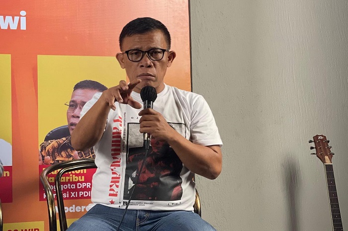 Anggota DPR dari Fraksi PDIP Masinton Pasaribu resmi dilaporkan ke Mahkamah Kehormatan Dewan (MKD) DPR.