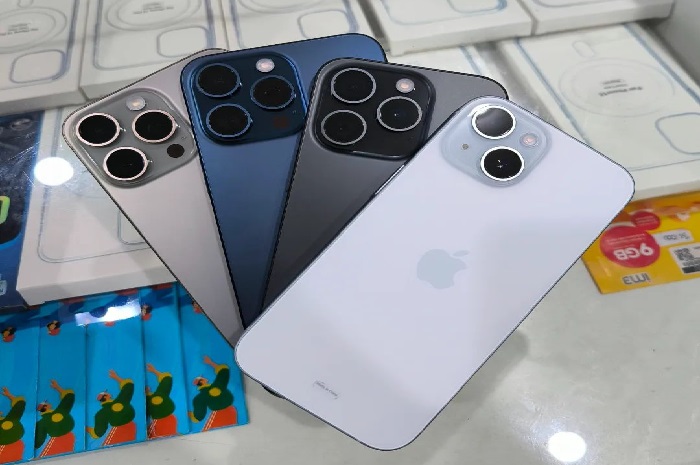 iPhone 15 didistribusikan oleh Grup Erajaya, resmi diluncurkan di Indonesia dengan acara peluncuran yang diselenggarakan di lima kota besar