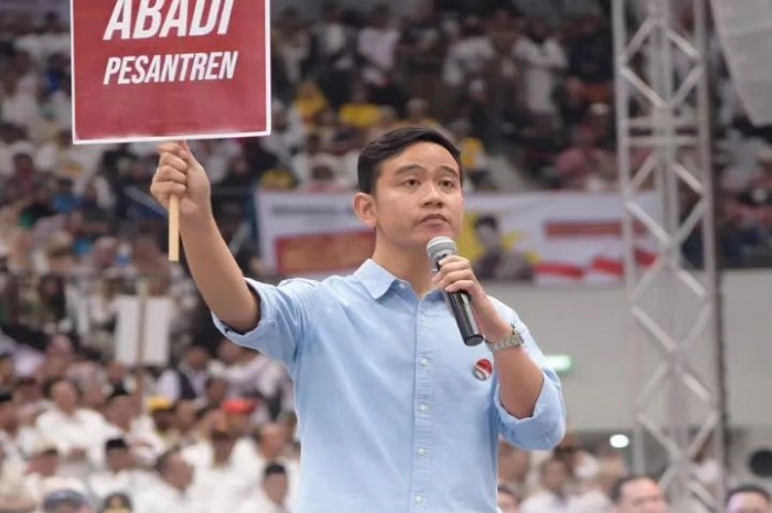 Bakal cawapres pendamping Prabowo Subianto, Gibran Rakabuming Raka dikirimi surat oleh Dewan Pimpinan Cabang (DPC) PDIP Surakarta.