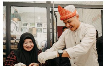 Capres nomor urut 3, Ganjar Pranowo memberikan komentar soal penetapan status tersangka Ketua KPK Firli Bahuri.