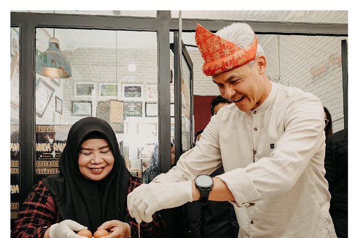 Capres nomor urut 3, Ganjar Pranowo memberikan komentar soal penetapan status tersangka Ketua KPK Firli Bahuri.
