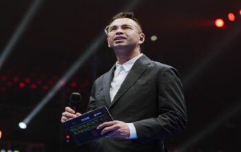 Vokalis Nazriel Irham atau yang lebih dikenal dengan Ariel NOAH mendapat tantangan terbuka dari artis serba bisa Raffi Ahmad dalam duel di ring tinju.