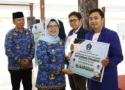 Bupati Blitar Berikan Bantuan Pendidikan Bagi Mahasiswa Berprestasi dan Kurang Mampu Bupati Blitar Berikan Bantuan Pendidikan Bagi Mahasiswa Berprestasi dan Kurang Mampu