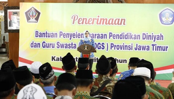 Tingkatkan Kualitas Pembelajaran, Bupati Blitar Salurkan BPPDGS