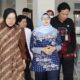 Bupati Blitar Rini Syarifah dampingi Menteri Sosial Tri Rismaharini tinjau pelaksanaan operasi mata katarak gratis